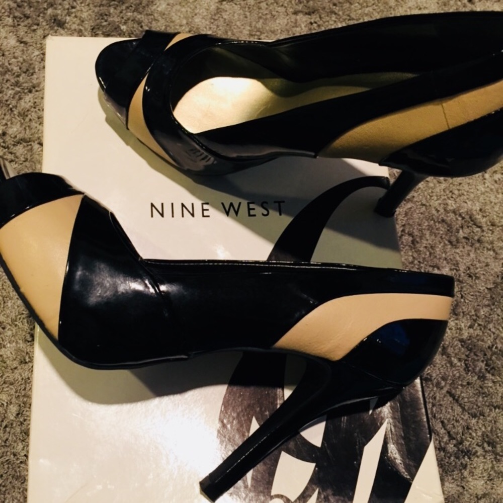 Nine west natural/black pee toe heels size 7.5